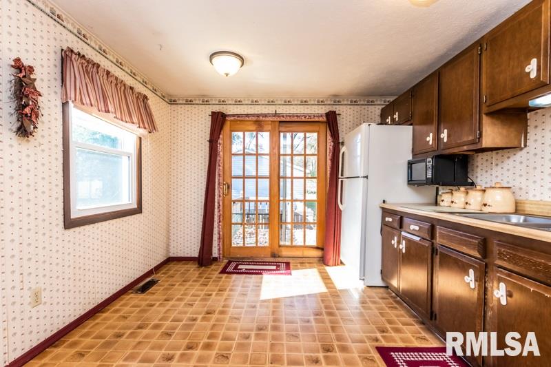 1917 Chicory Road Pekin, IL 61554 - Photo 8 of 41 Gallery Image 8