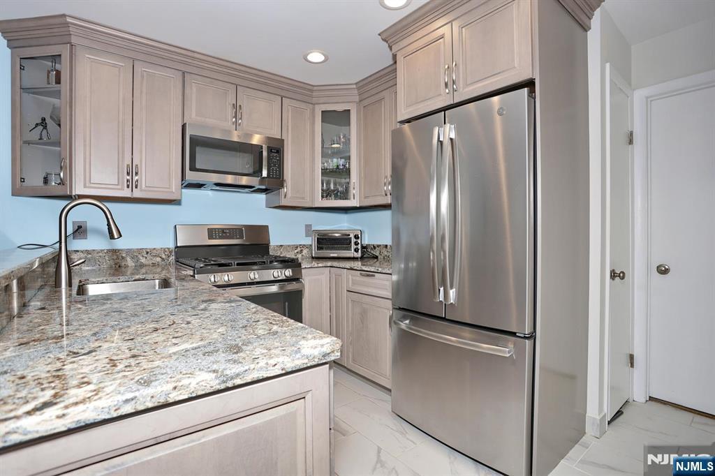 602 West Ridge Mews, Unit 602 Wood-Ridge, NJ 07075 - Photo 13 of 28 Gallery Image 13