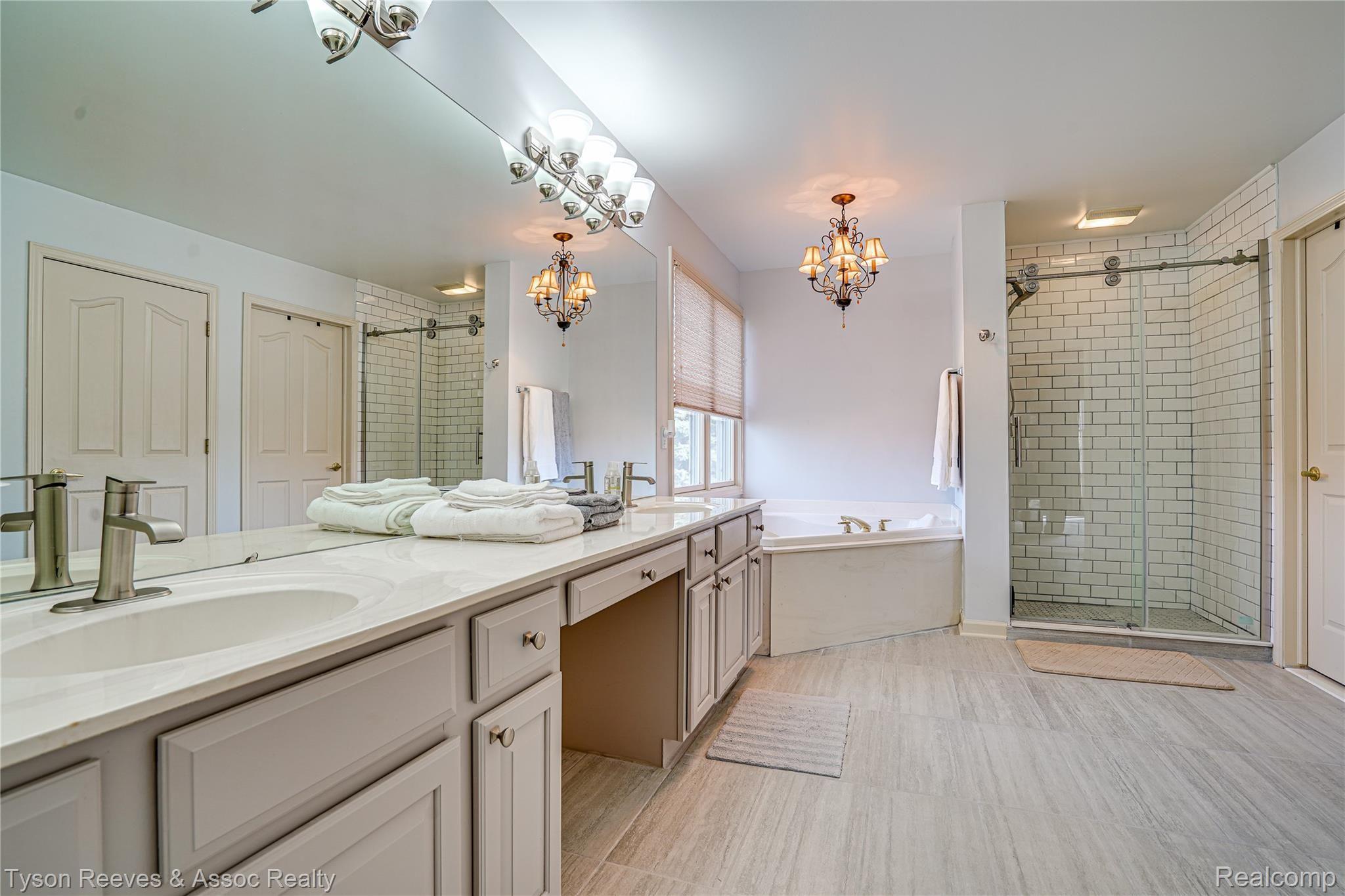 1957 Catlin Drive Rochester, MI 48306 - Photo 23 of 38 Master Bath 2.jpg