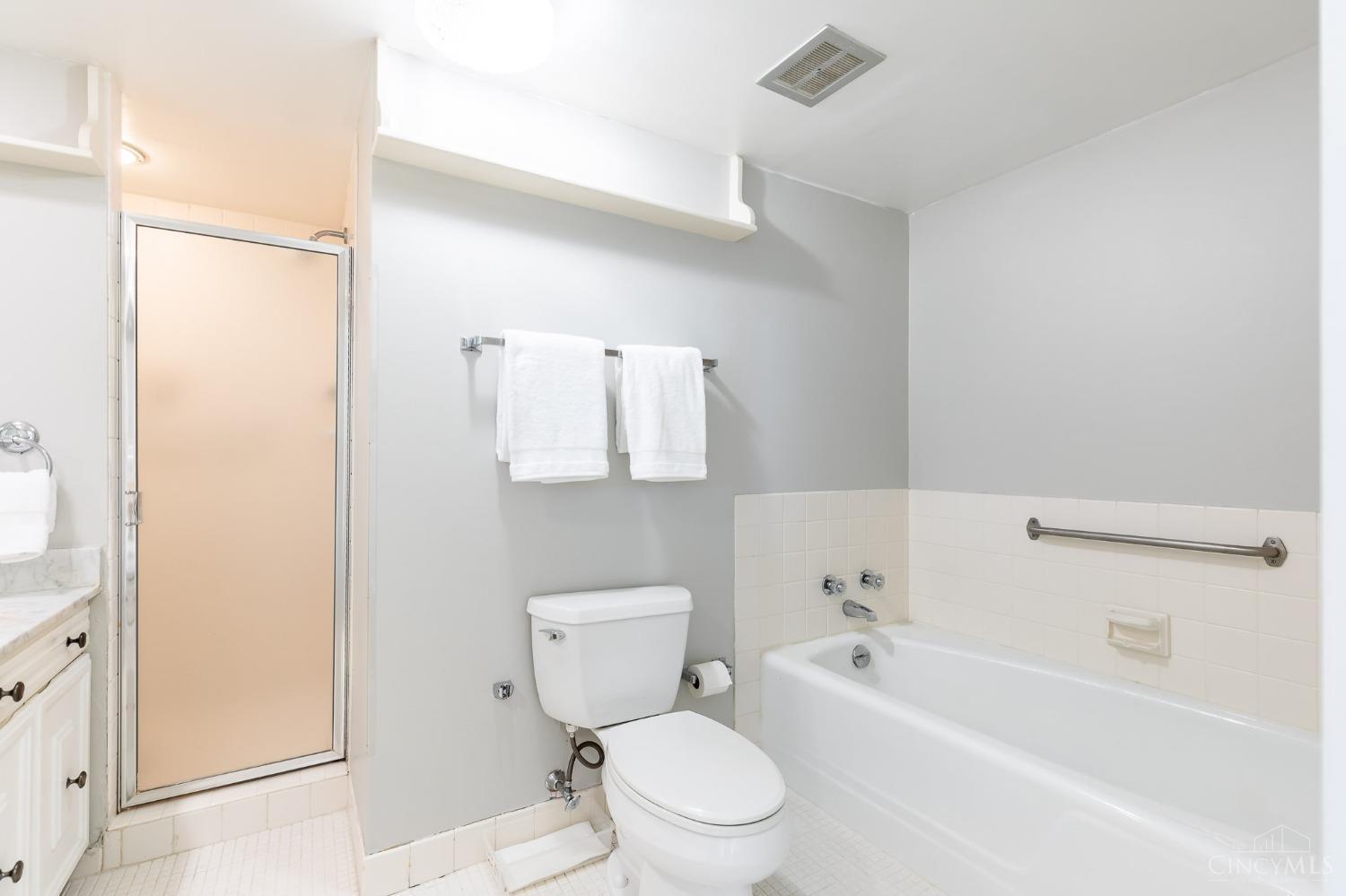 2444 Madison Road, Unit 1702 Cincinnati, OH 45208 - Photo 25 of 48