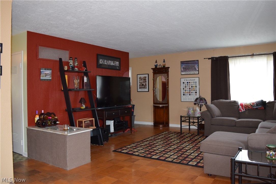 5807 Ridgewood Avenue Parma, OH 44129 - Photo 4 of 22