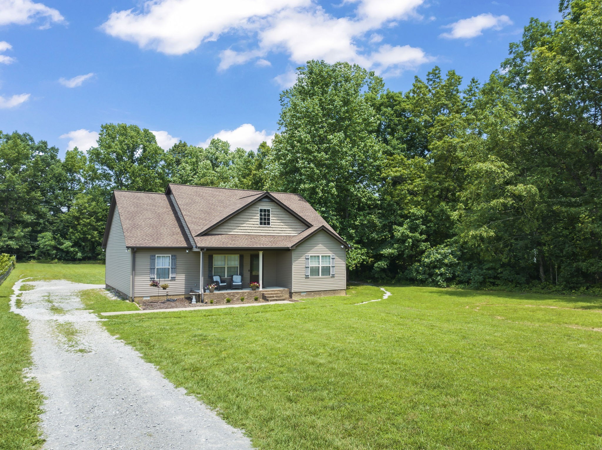 1070 Mt Vernon Road Bethpage, TN 37022 - Photo 3 of 20 a front view of a house with garden