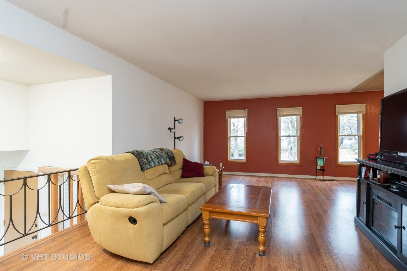 341 North Pinecrest Road Bolingbrook, IL 60440 - Photo 3 of 10