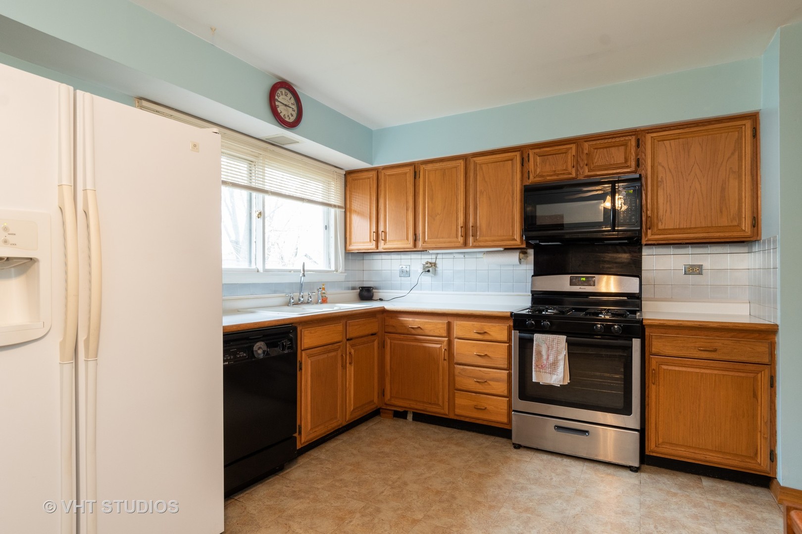 341 North Pinecrest Road Bolingbrook, IL 60440 - Photo 5 of 10