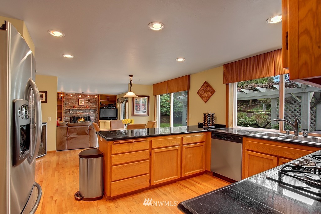 6414 136th Place Southwest Edmonds, WA 98026 - Photo 5 of 15 Gallery Image 5