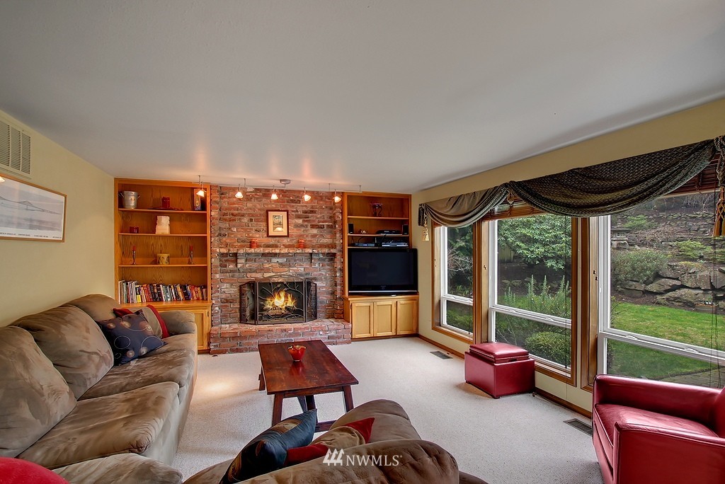 6414 136th Place Southwest Edmonds, WA 98026 - Photo 7 of 15 Gallery Image 7