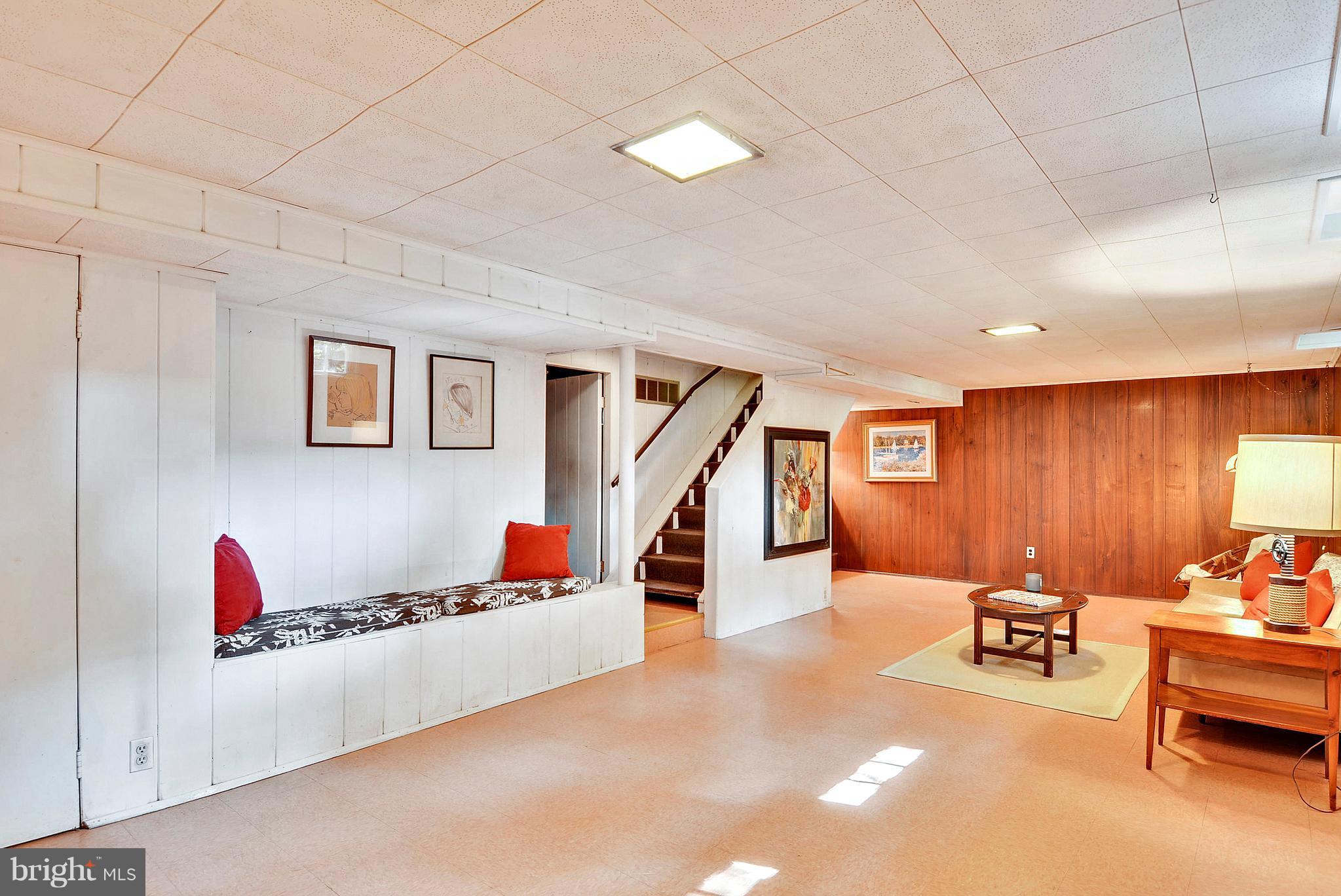 7006 Copeleigh Road Baltimore, MD 21212 - Photo 21 of 26 Bright, windowed Club-room in excellent condition.