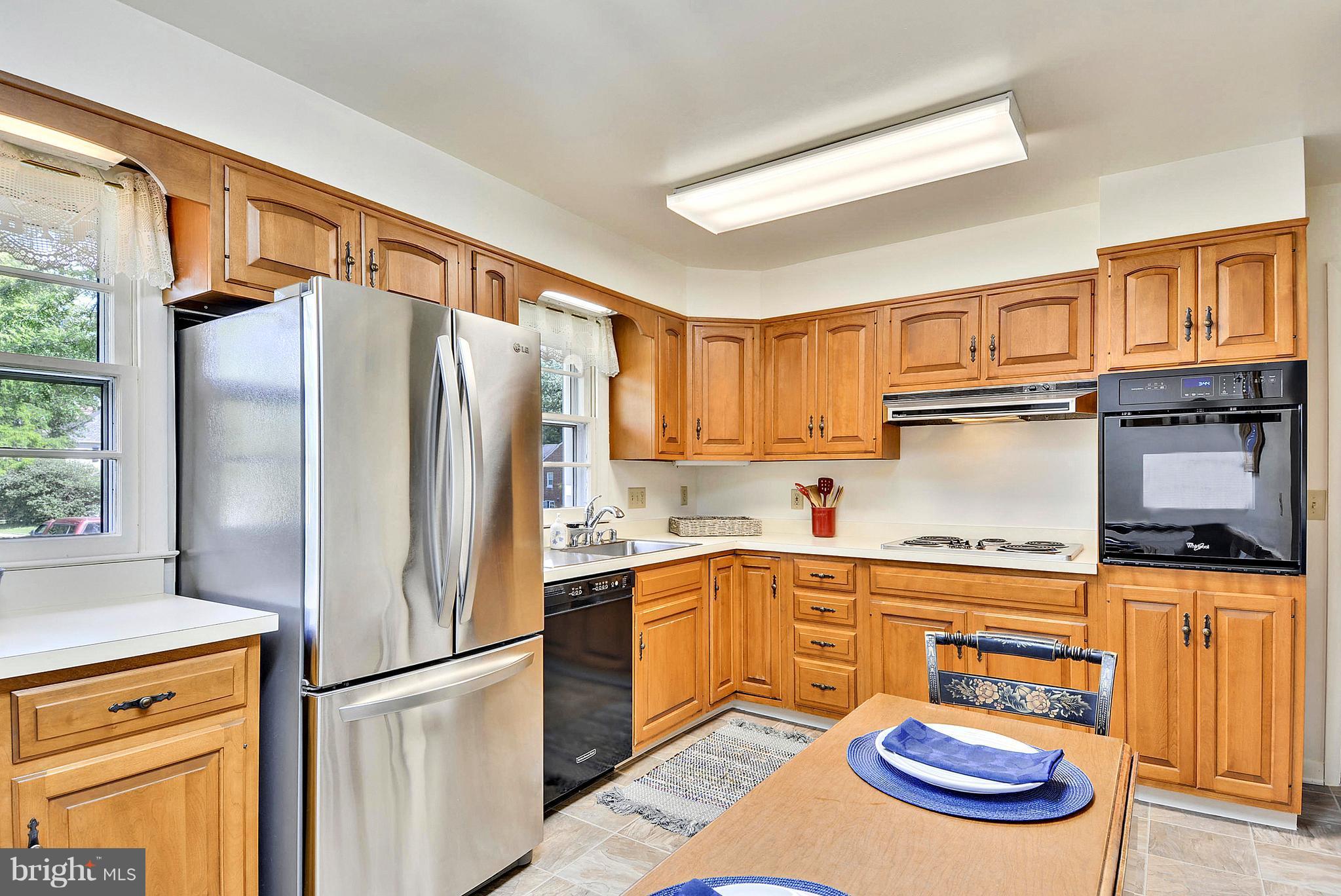 7006 Copeleigh Road Baltimore, MD 21212 - Photo 8 of 26 Bright and cheery modern kitchen