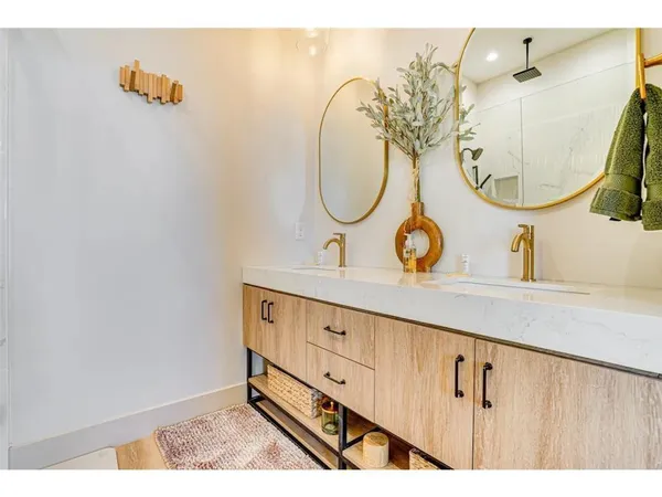 $949,000 | 119 South Washington Street, Lake City, MN 55041