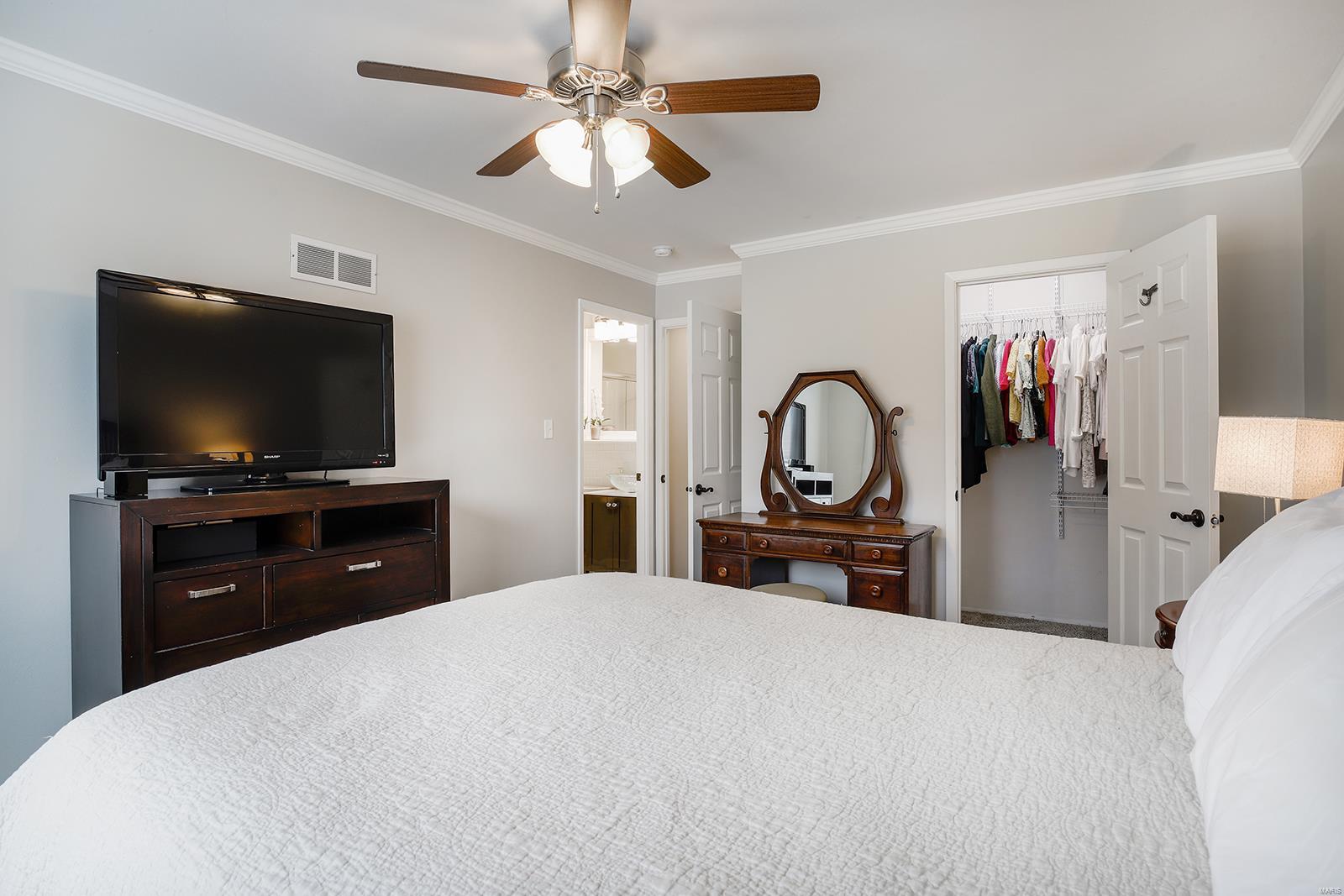 826 Village Meadow Drive Ballwin, MO 63021 - Photo 14 of 32