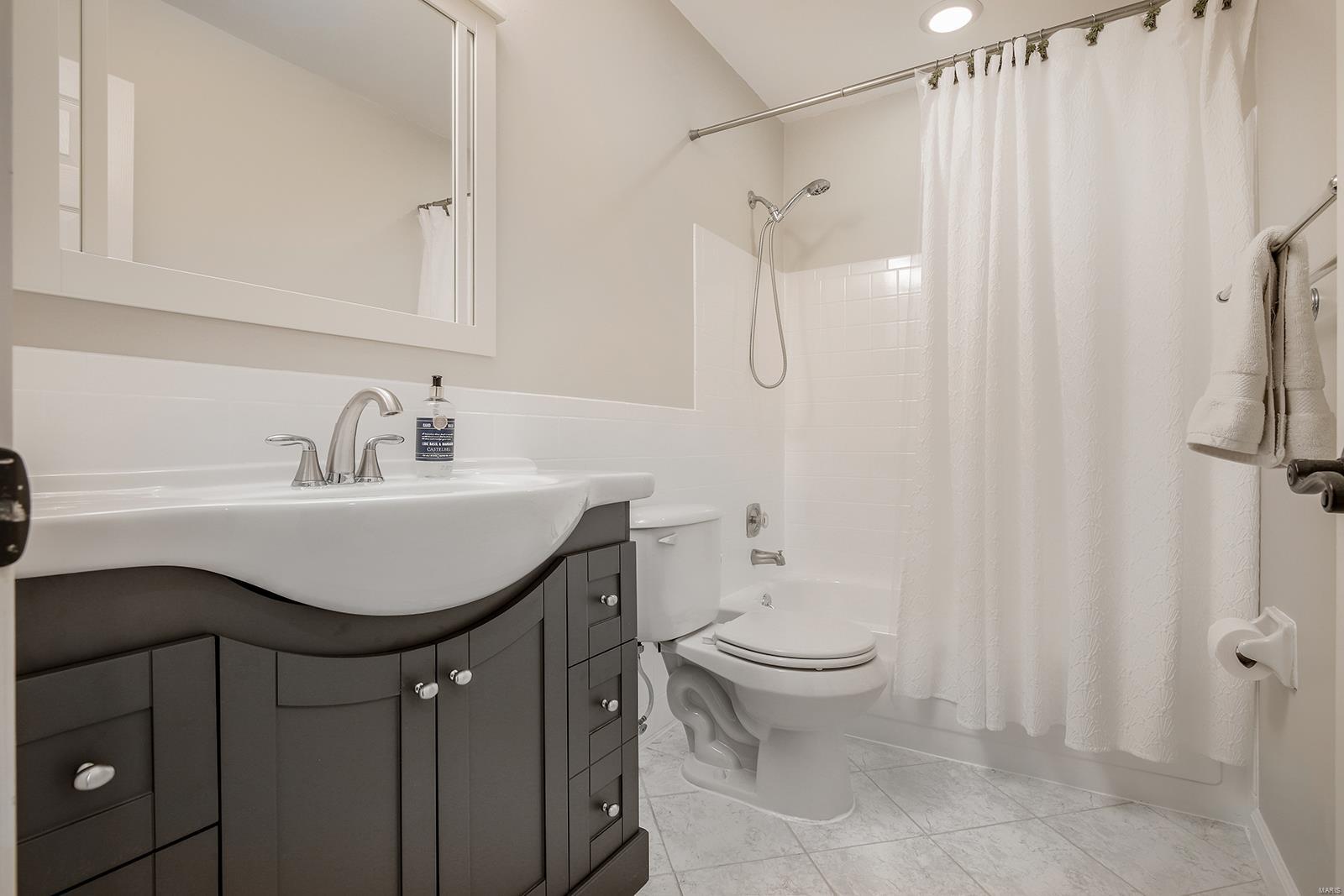 826 Village Meadow Drive Ballwin, MO 63021 - Photo 18 of 32