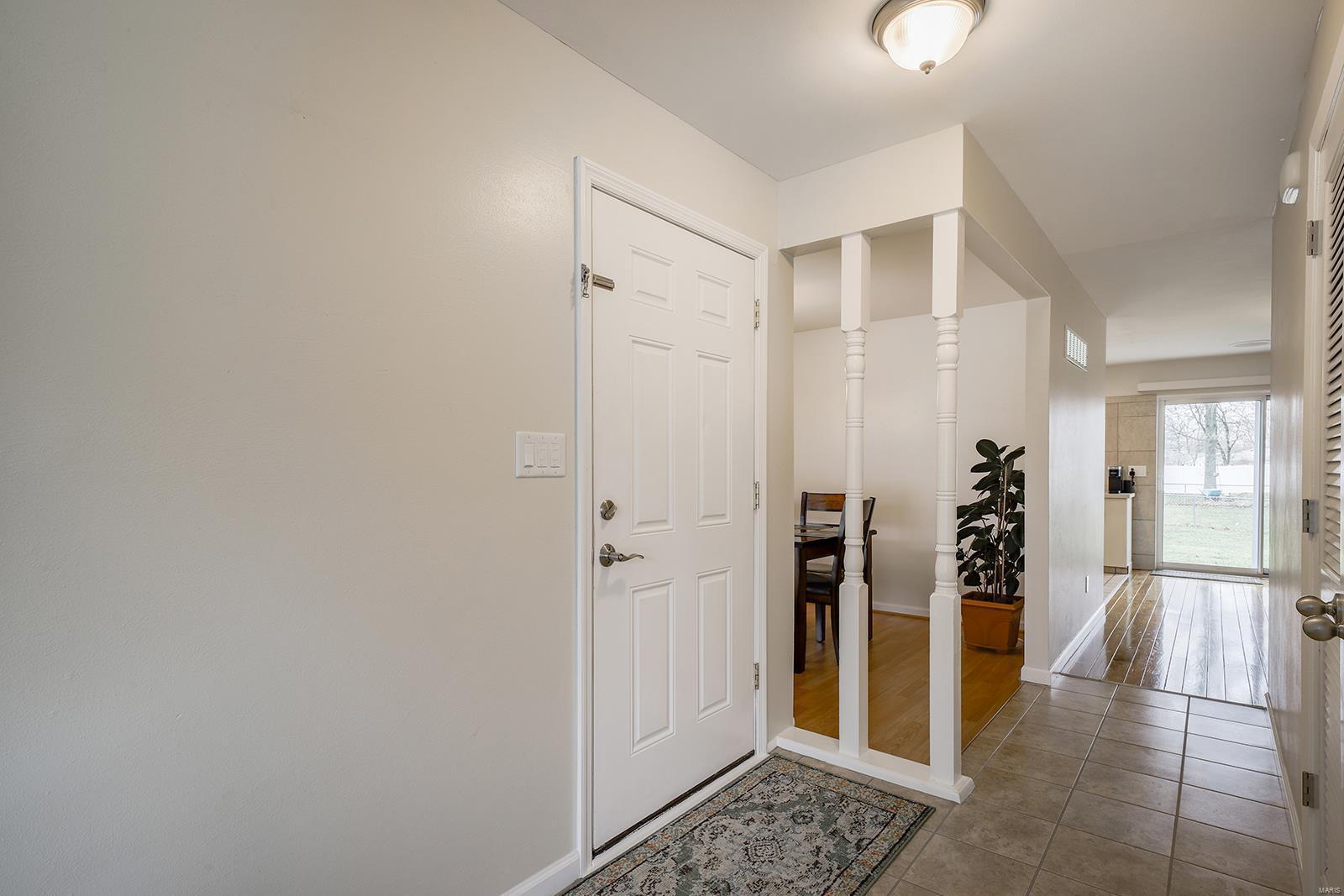 826 Village Meadow Drive Ballwin, MO 63021 - Photo 3 of 32