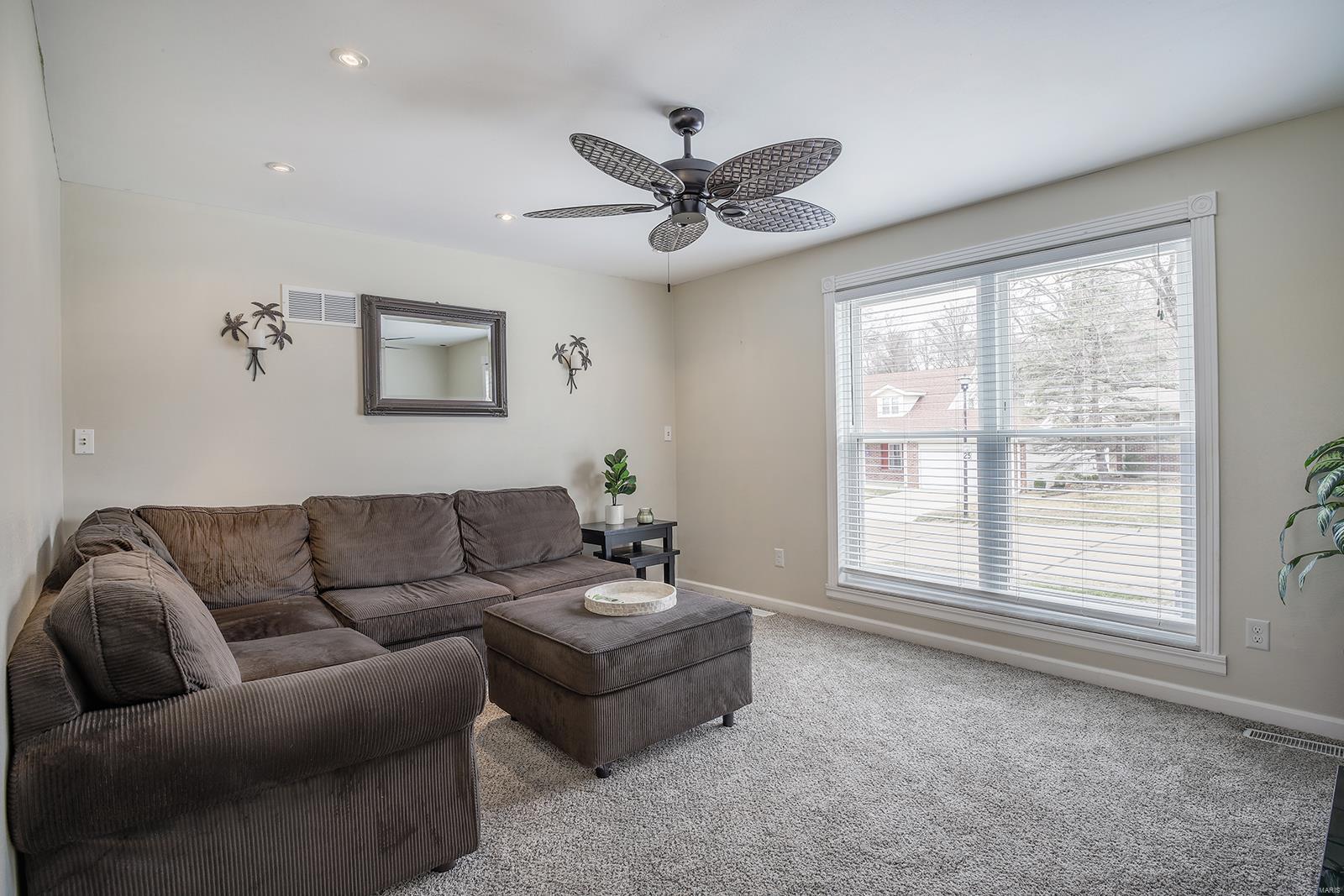 826 Village Meadow Drive Ballwin, MO 63021 - Photo 4 of 32