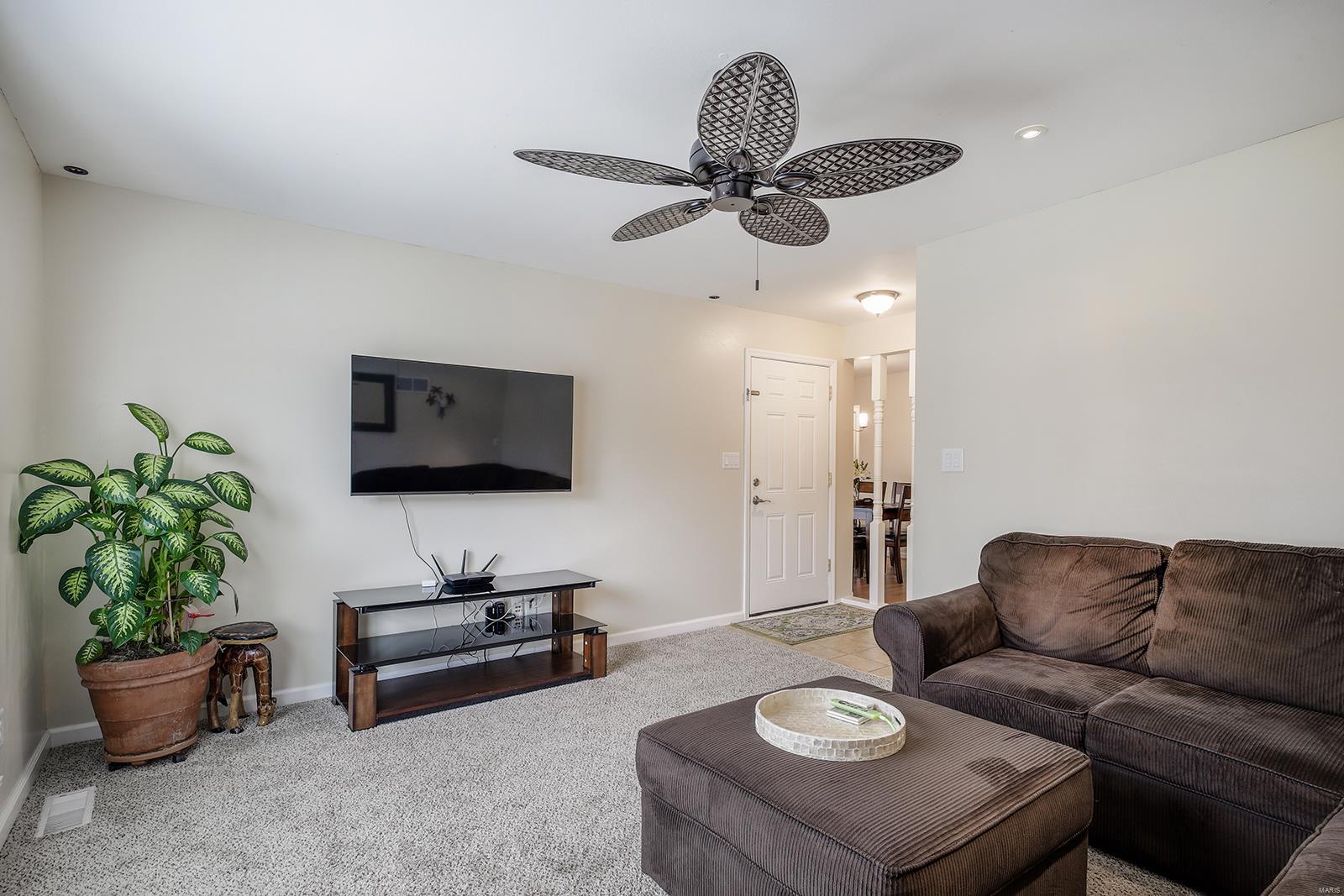 826 Village Meadow Drive Ballwin, MO 63021 - Photo 5 of 32