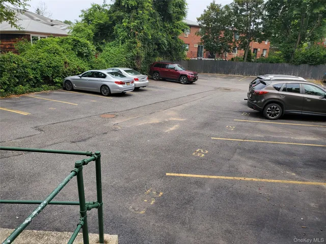 $275,000 | 47-27 Little Neck Parkway, Unit 4G | Little Neck