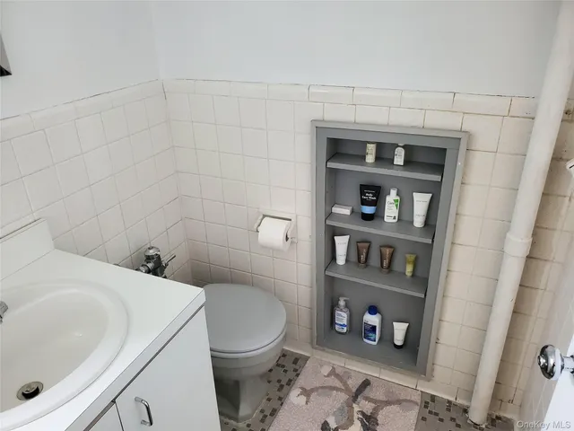 $275,000 | 47-27 Little Neck Parkway, Unit 4G | Little Neck