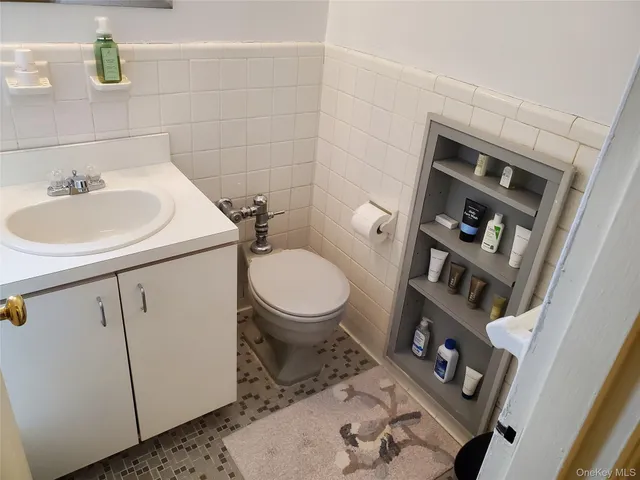 $275,000 | 47-27 Little Neck Parkway, Unit 4G | Little Neck