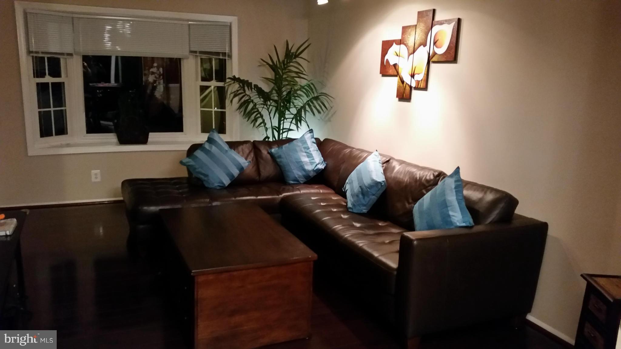 8353 Moline Place Springfield, VA 22153 - Photo 3 of 16 Living Room