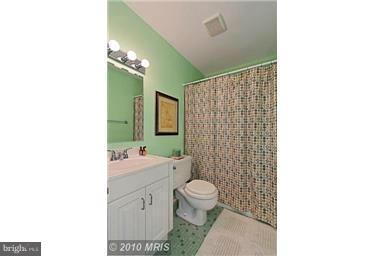 8353 Moline Place Springfield, VA 22153 - Photo 8 of 16 Bath full upper level