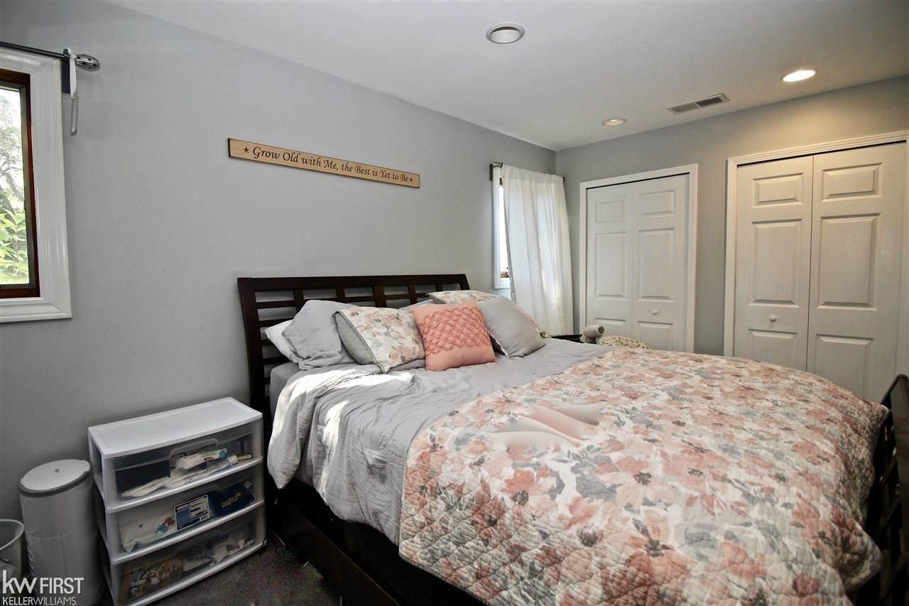 4088 North Belsay Road Flint, MI 48506 - Photo 14 of 16 21489825-13.JPG