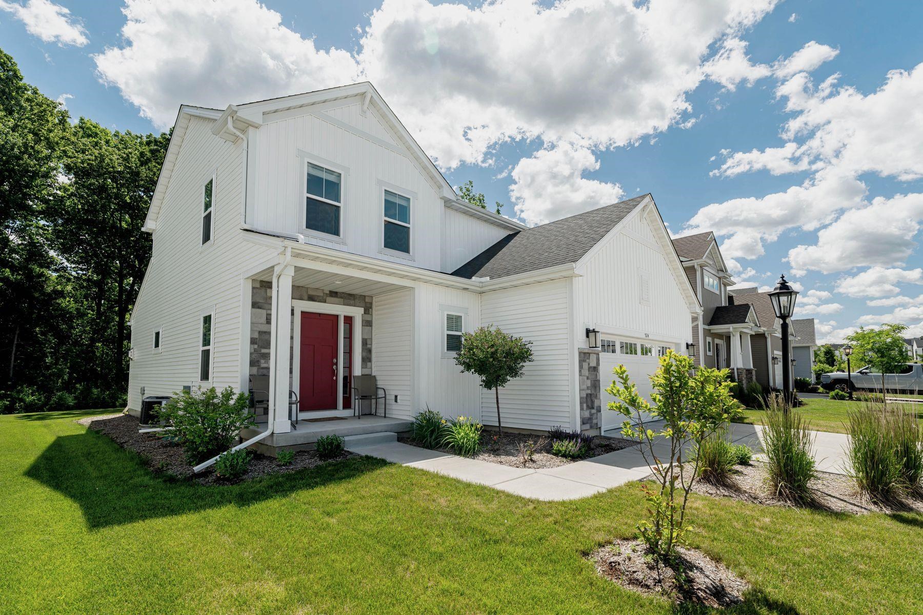 524 Wild Oak Road Hartland, WI 53029 - Photo 2 of 49