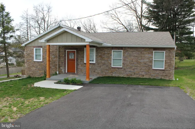 $2,100 | 815 North 3rd Avenue, Lebanon, PA 17046