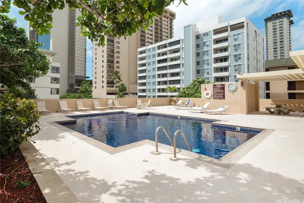 $2,800 | 430 Lewers Street, Unit 3005, Honolulu, HI 96815