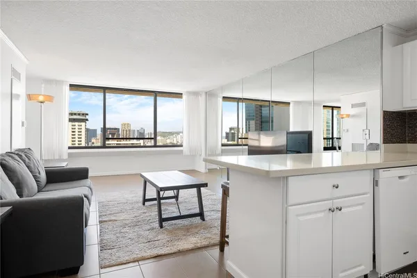 $2,800 | 430 Lewers Street, Unit 3005, Honolulu, HI 96815