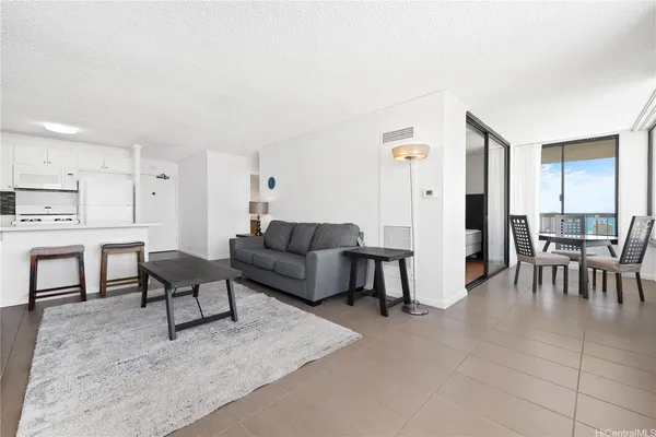 $2,800 | 430 Lewers Street, Unit 3005, Honolulu, HI 96815