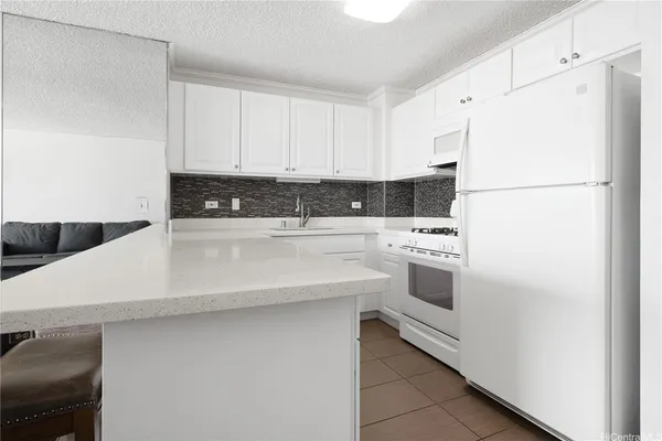 $2,800 | 430 Lewers Street, Unit 3005, Honolulu, HI 96815