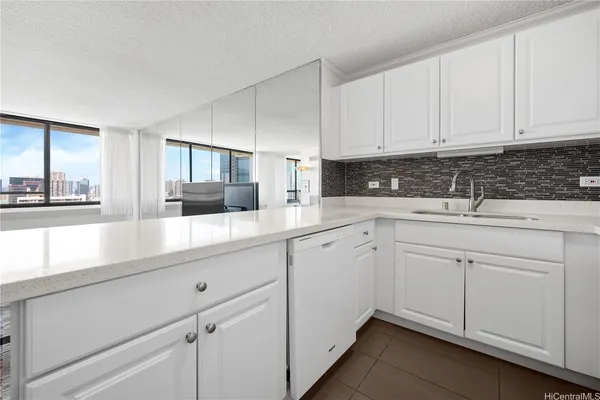 $2,800 | 430 Lewers Street, Unit 3005, Honolulu, HI 96815