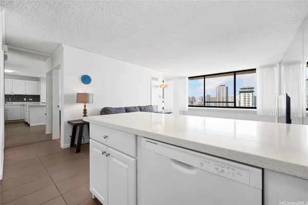 $2,800 | 430 Lewers Street, Unit 3005, Honolulu, HI 96815