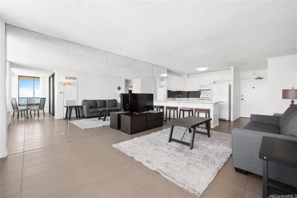 $2,800 | 430 Lewers Street, Unit 3005, Honolulu, HI 96815