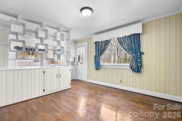 $305,000 | 3335 25th Avenue Northeast, Hickory, NC 28601