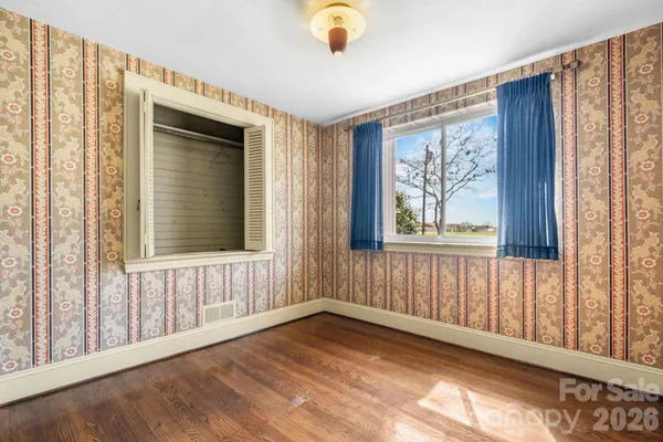 $305,000 | 3335 25th Avenue Northeast, Hickory, NC 28601