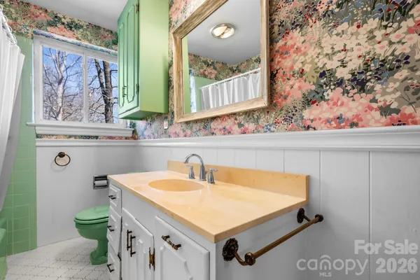 $305,000 | 3335 25th Avenue Northeast, Hickory, NC 28601