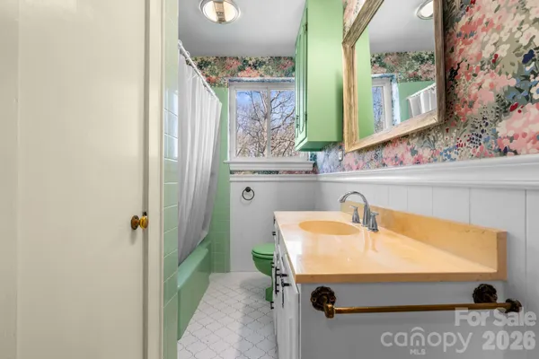 $305,000 | 3335 25th Avenue Northeast, Hickory, NC 28601