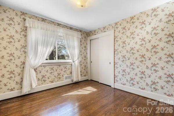 $305,000 | 3335 25th Avenue Northeast, Hickory, NC 28601