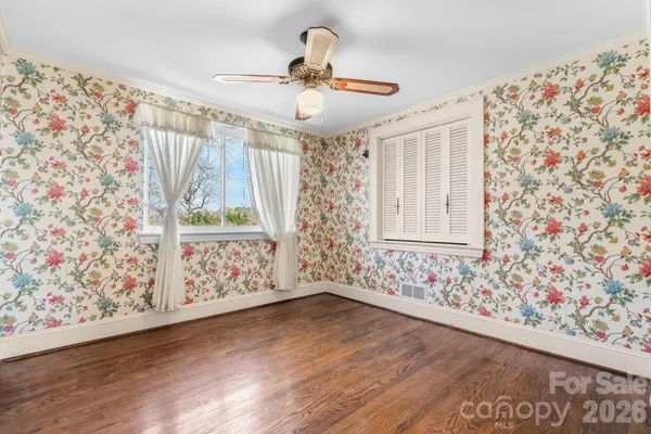 $305,000 | 3335 25th Avenue Northeast, Hickory, NC 28601