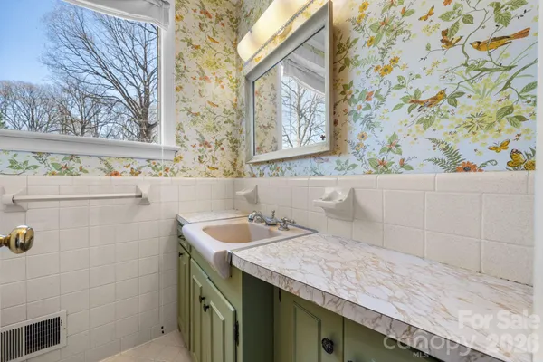 $305,000 | 3335 25th Avenue Northeast, Hickory, NC 28601