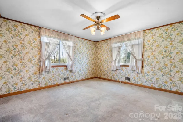 $305,000 | 3335 25th Avenue Northeast, Hickory, NC 28601