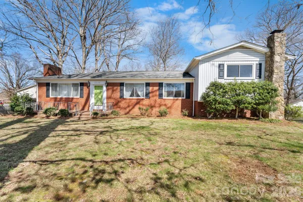 $305,000 | 3335 25th Avenue Northeast, Hickory, NC 28601