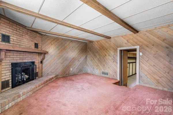 $305,000 | 3335 25th Avenue Northeast, Hickory, NC 28601