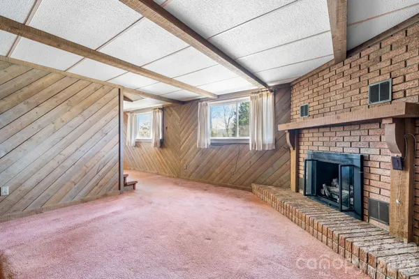 $305,000 | 3335 25th Avenue Northeast, Hickory, NC 28601