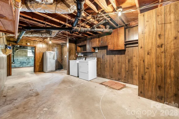 $305,000 | 3335 25th Avenue Northeast, Hickory, NC 28601