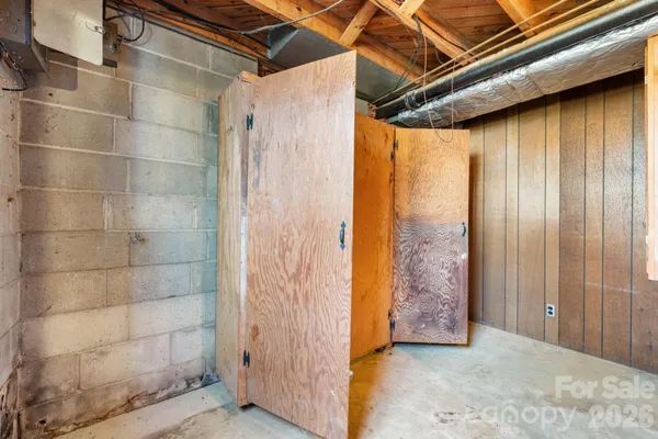 $305,000 | 3335 25th Avenue Northeast, Hickory, NC 28601