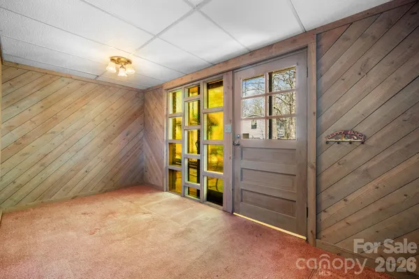 $305,000 | 3335 25th Avenue Northeast, Hickory, NC 28601