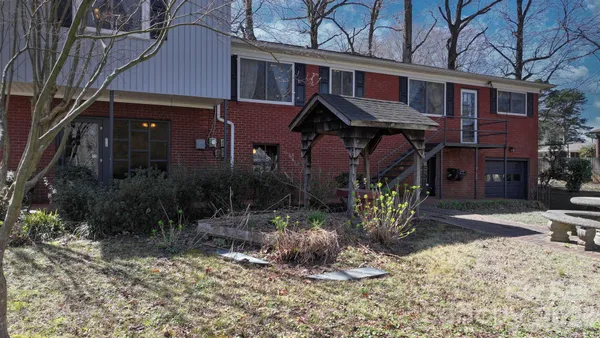 $305,000 | 3335 25th Avenue Northeast, Hickory, NC 28601