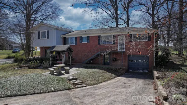 $305,000 | 3335 25th Avenue Northeast, Hickory, NC 28601