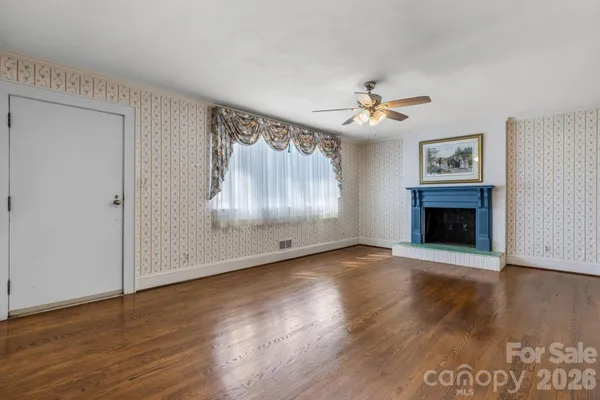 $305,000 | 3335 25th Avenue Northeast, Hickory, NC 28601